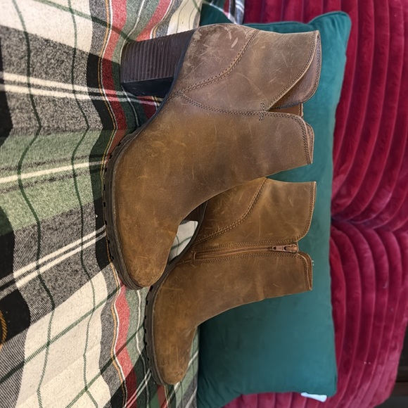 Clark’s Leather booties - Picture 2 of 3